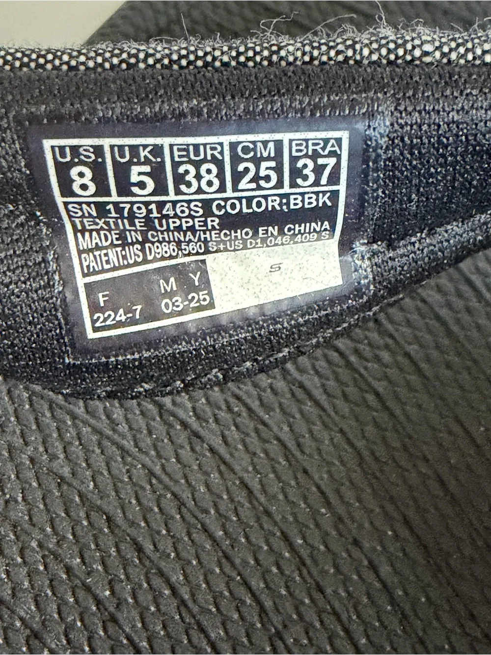 NWT Skechers women’s Black Flip Flop Sandals with Gray Straps Size 7.